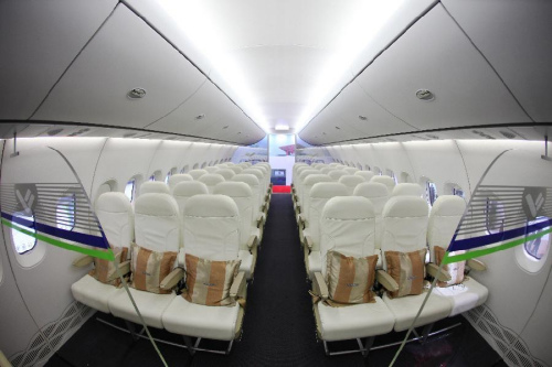 圖為C919機艙內(nèi)部。圖片來源：新華網(wǎng)